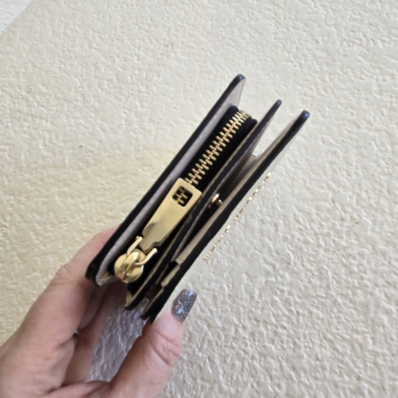 Marc Jacobs Cream Pebbled Leather Wallet - Picture 3 of 7